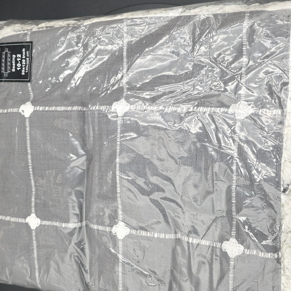 55x120 grey/white tablecloth